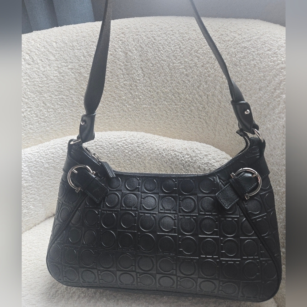 Salvatore Ferragamo Black Gancini Leather Shoulder Bag EUC - Picture 4 of 17